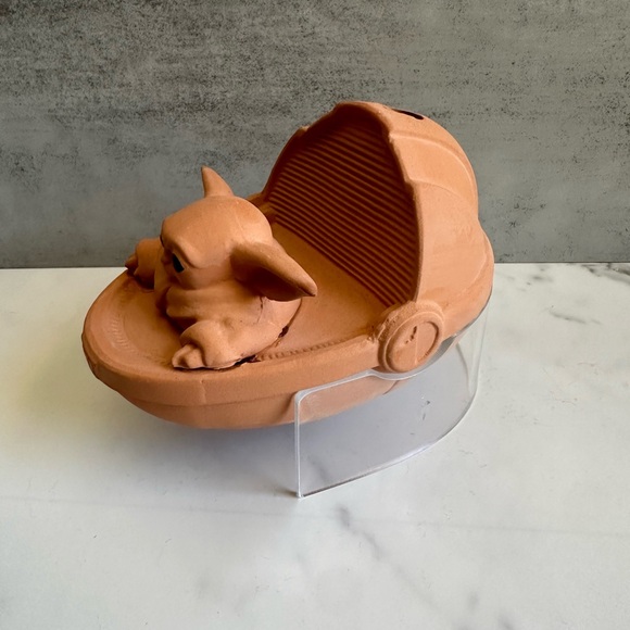 Chia Pet - Star Wars The Child Baby Yoda Floating Edition with Stand - Picture 7 of 11